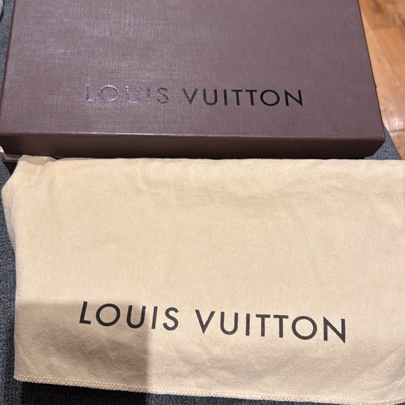 Louis Vuitton clutch - Picture 7 of 9